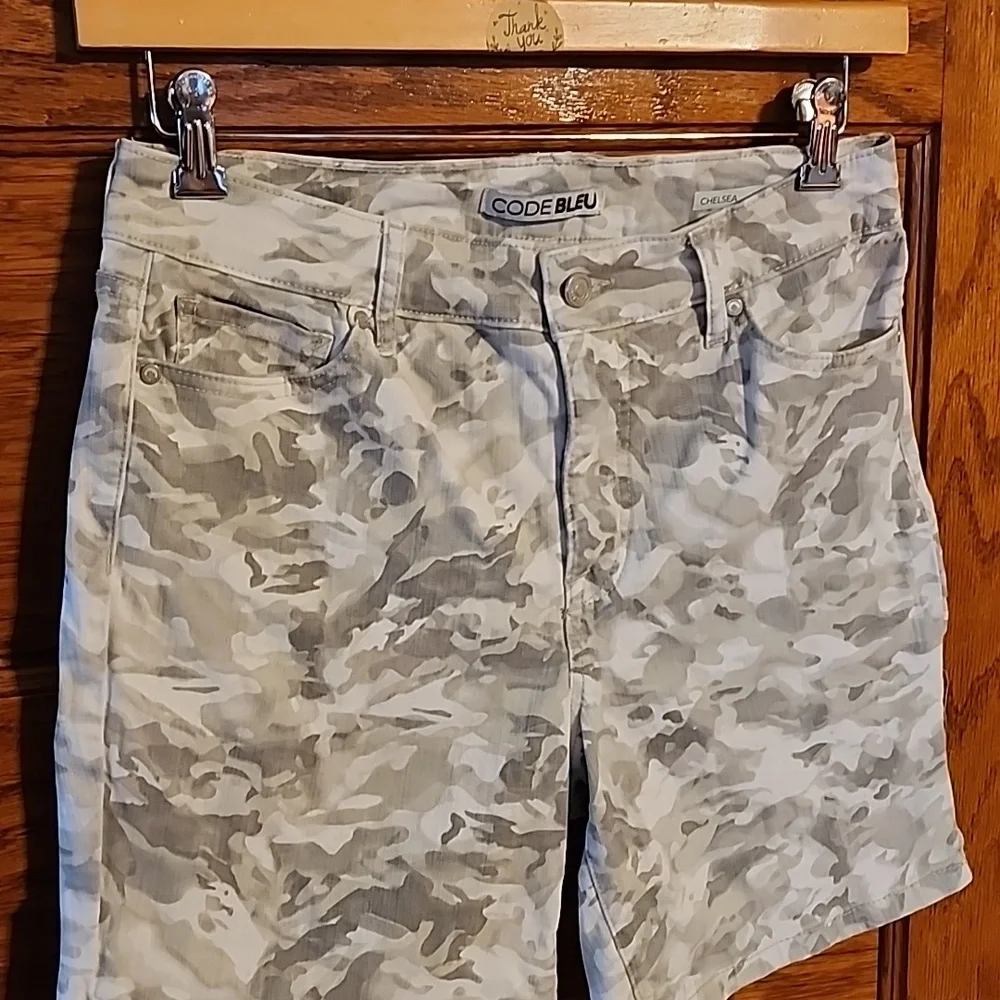 Code Bleu shorts - Picture 2 of 6